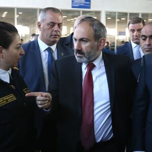 Zwei Zollbeamte treten auf Drängen des armenischen Premierministers zurück