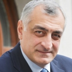 Khasaradse präsentiert die ersten zwölf Mitglieder von Lelo