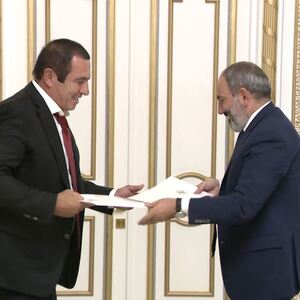 Wohlhabendes Armenien besteht auf Paschinjans Rücktritt