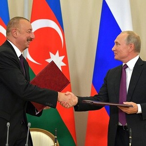 Russlands „intensive Waffenlieferungen“ an Armenien: Alijew ruft Putin an