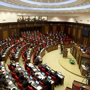 Das armenische Parlament verabschiedet in erster Lesung Änderungen für das Verfassungsrecht für politische Parteien