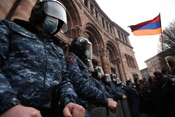 Political crisis in Armenia: border demarcation in Syunik province begins; mass protests continue