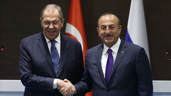 Bergkarabach: Lawrow trifft sich mit Cavusoglu