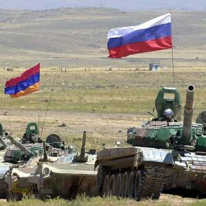 Paschinjan äußert sich zu Bergkarabach und einen neuen russischen Militärstützpunkt in Armenien