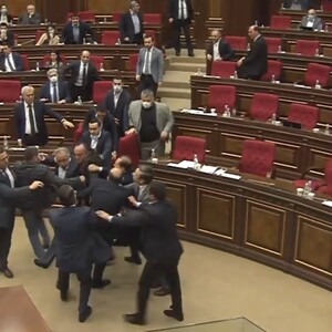 Schlägereien im armenischen Parlament