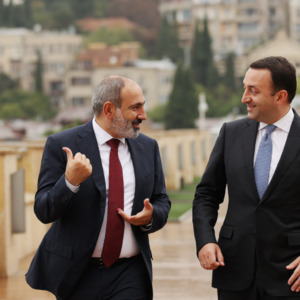 Georgische und armenische Ministerpräsidenten versprechen Ausbau der Zusammenarbeit