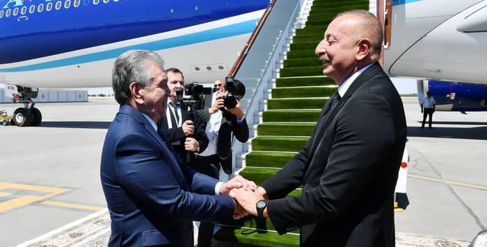 Ilham Aliyev visits Uzbekistan and meets with his counterpart
