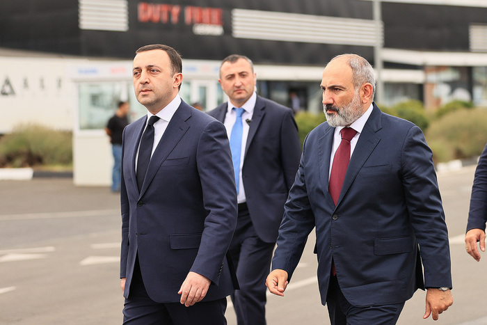Nikol Pashinyan Meets Irakli Garibashvili at Armenian-Georgian Border