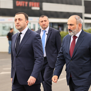 Nikol Pashinyan Meets Irakli Garibashvili at Armenian-Georgian Border