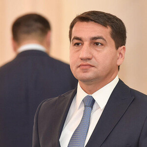 Hikmet Hajiyev äußert sich zu Velayatis jüngsten Äußerungen über die Beziehungen zu Aserbaidschan