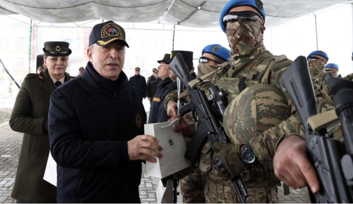 Aserbaidschan und Türkei halten gemeinsame Militärübungen an der iranischen Grenze ab; Türkischer Verteidigungsminister in Baku