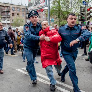 Massenproteste gegen Sargsjan in Armenien